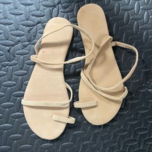 Tkees, size 8, ankle wrap around, suede